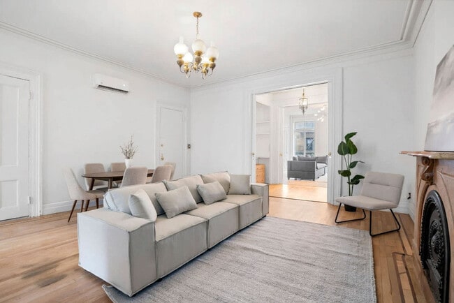 257 W 19th St