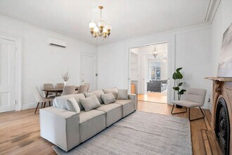 257 W 19th St in New York, NY - Building Photo - Building Photo