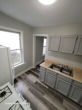 5801 S Sacramento Ave in Chicago, IL - Building Photo - Interior Photo