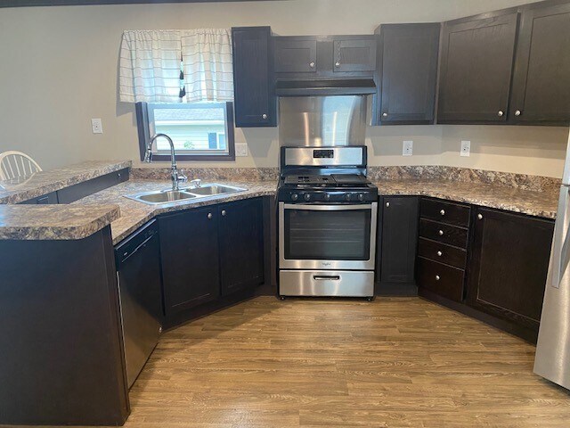 12 Bradley Ln in West Branch, IA - Building Photo