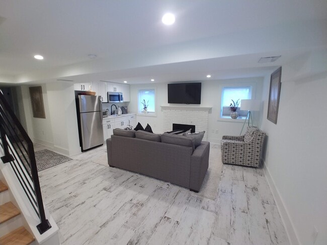 1304 Allison St NE, Unit B in Washington, DC - Foto de edificio - Building Photo