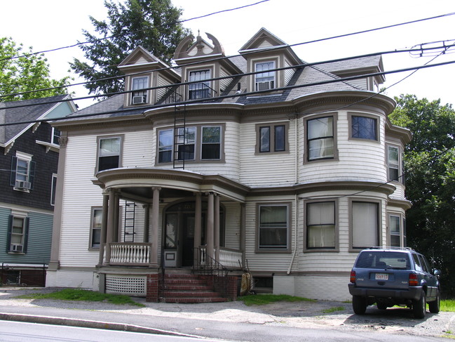 221 Nesmith St in Lowell, MA - Foto de edificio - Building Photo