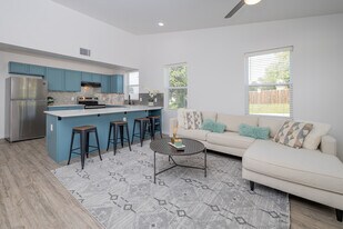 1100-1110 E Hurd St in Edmond, OK - Building Photo