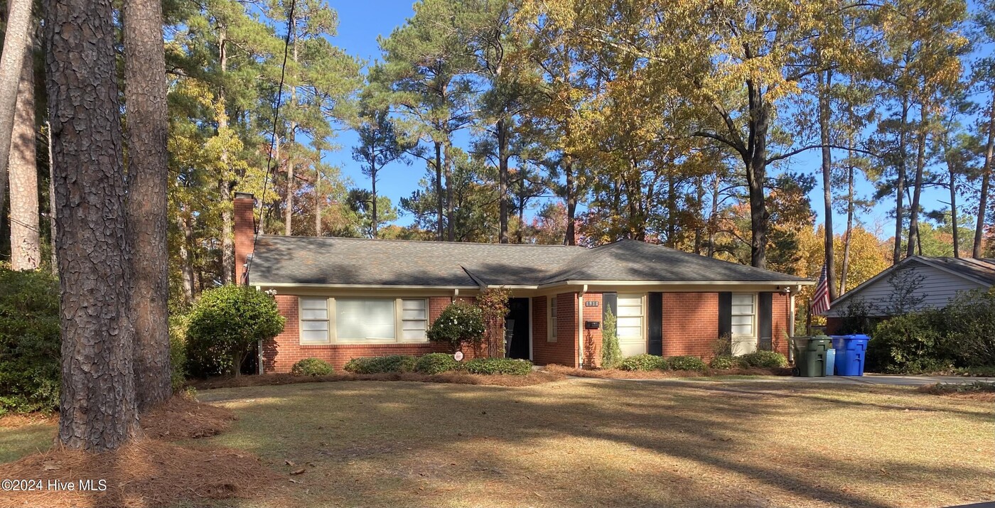 1910 Lyon Rd in Fayetteville, NC - Building Photo