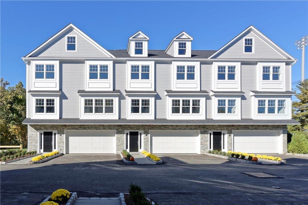 6 The Pointe in Rye Brook, NY - Building Photo