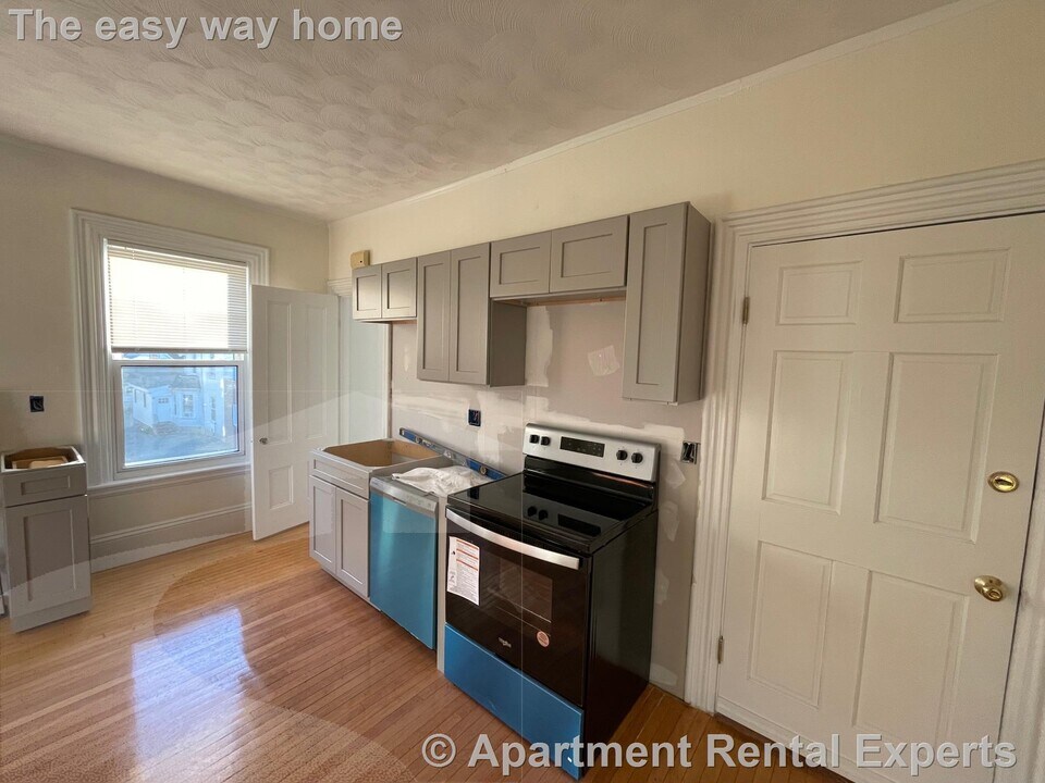 145 Highland Ave in Somerville, MA - Building Photo
