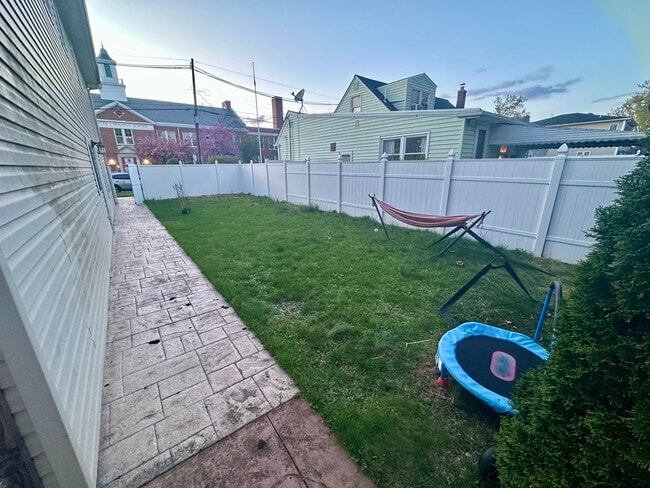 327 Edgewood Rd in Linden, NJ - Building Photo - Building Photo