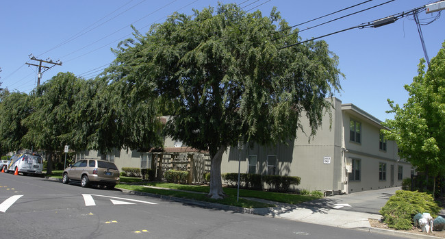 Chestnut Gardens in Concord, CA - Building Photo - Building Photo