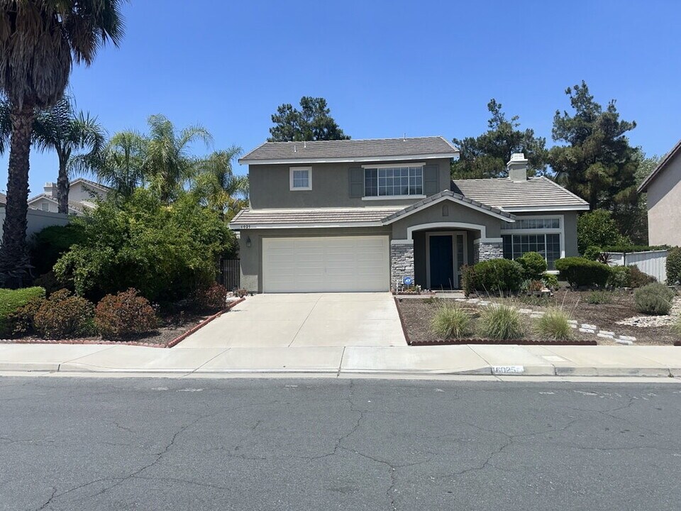 6025 Abernathy Dr in Riverside, CA - Building Photo