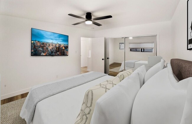 399 Erbes Rd. in Thousand Oaks, CA - Foto de edificio - Building Photo