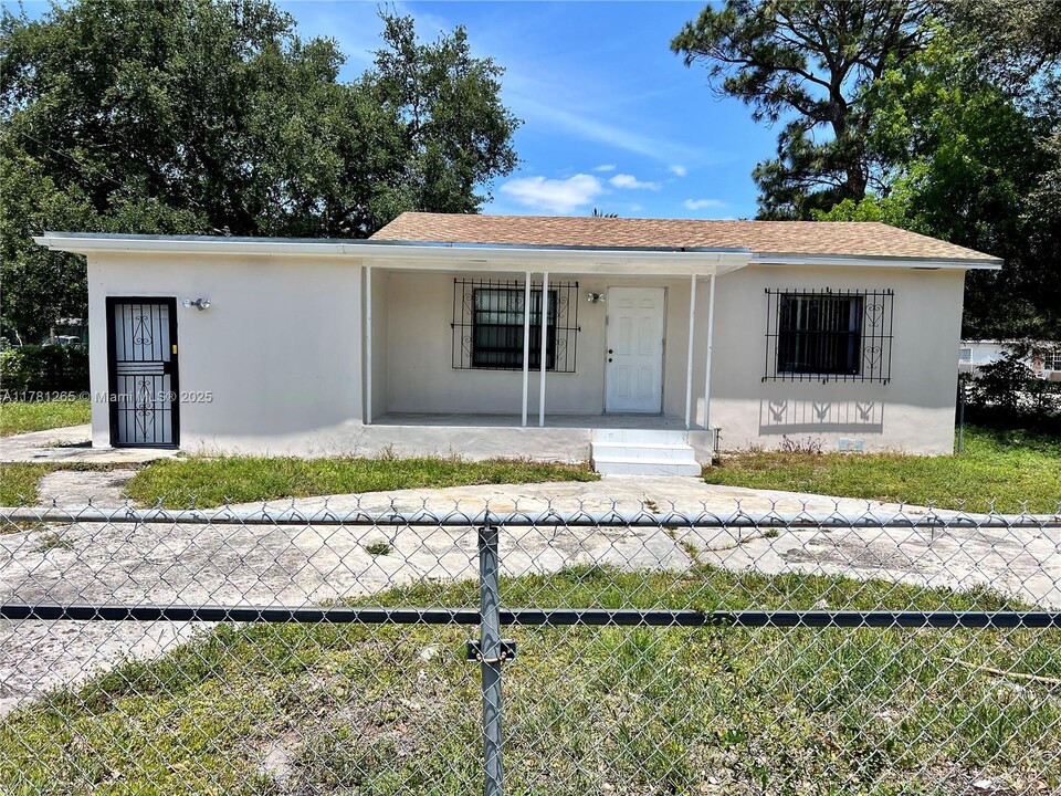 1801 NW 88th St in Miami, FL - Building Photo