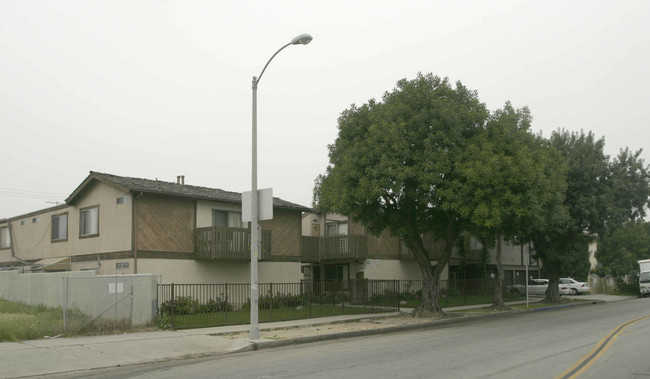 1819-1823 Pine Ave in Long Beach, CA - Foto de edificio - Building Photo