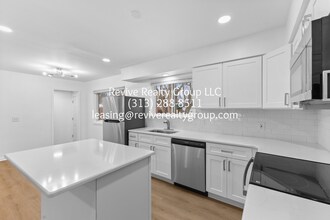 5337 Botsford Ave in Sterling Heights, MI - Building Photo - Building Photo