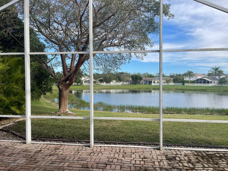 4178 Bluff Harbor Way in Wellington, FL - Foto de edificio