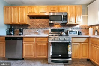 107 N Port St in Baltimore, MD - Foto de edificio - Building Photo