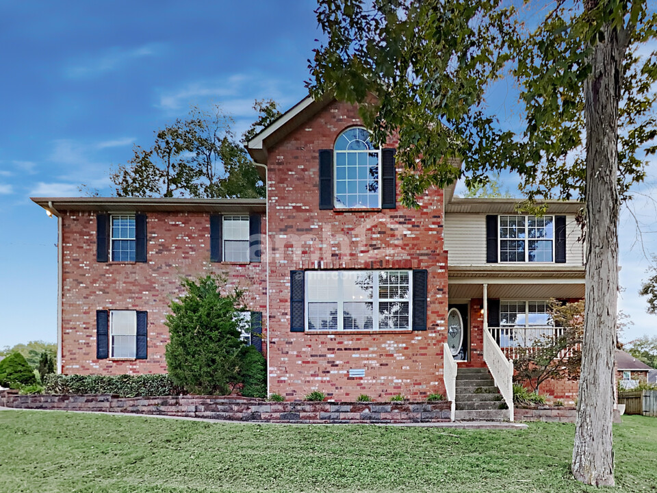 101 Crestside Ct in Smyrna, TN - Building Photo