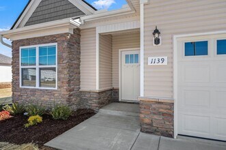 1139 Bluecreek Cir in Murfreesboro, TN - Foto de edificio - Building Photo