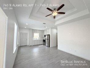 740 N Alamo Rd in Alamo, TX - Building Photo - Building Photo