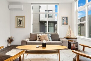 301 Valley St in Seattle, WA - Building Photo