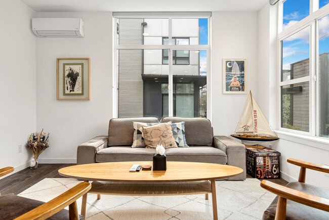 301 Valley St in Seattle, WA - Building Photo - Building Photo