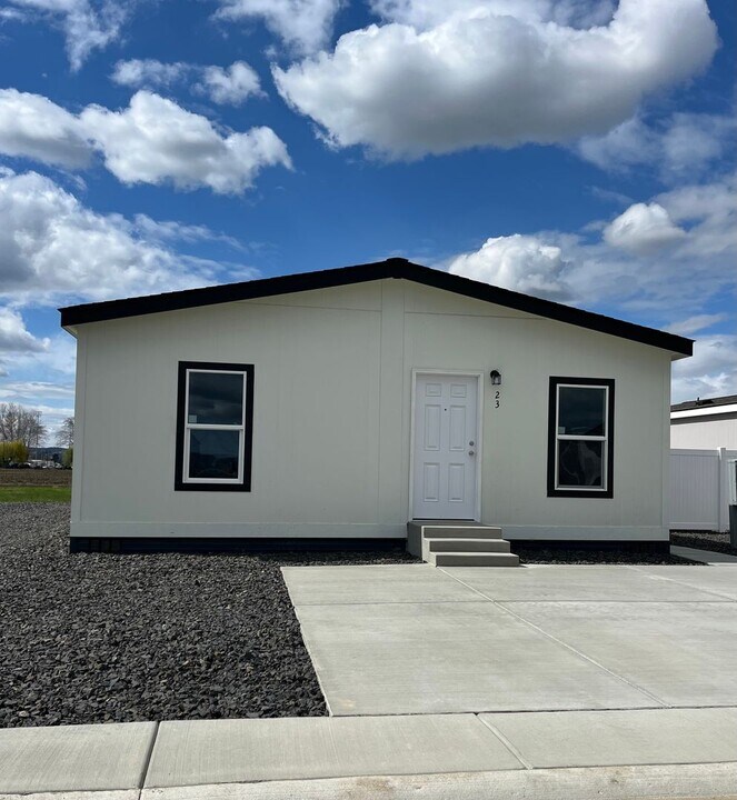 2681 E Edison Ave in Sunnyside, WA - Building Photo