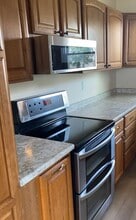 105 Wapak St, Unit Suite #2 in Wapakoneta, OH - Foto de edificio - Building Photo