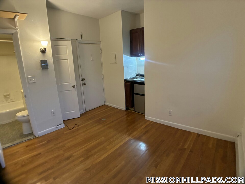 49 S Huntington Ave in Boston, MA - Foto de edificio