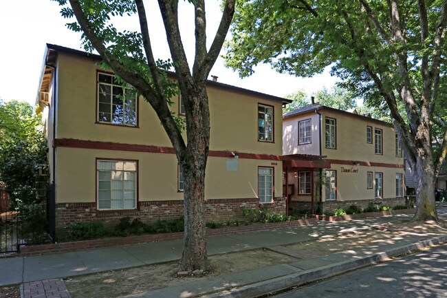 Spencer Court Apartments in Sacramento, CA - Foto de edificio - Building Photo