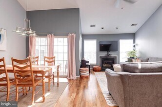 25272 Riffleford Square in Chantilly, VA - Building Photo - Building Photo
