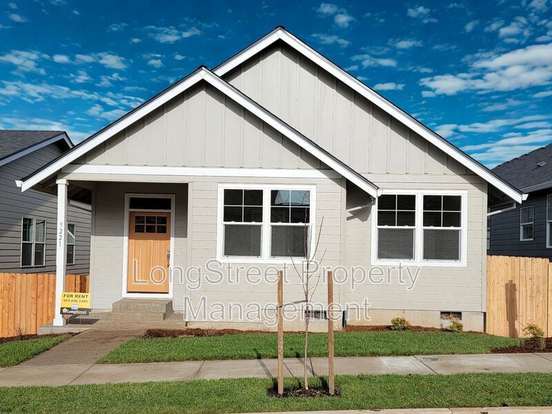 5221 SW Hudson Ave in Corvallis, OR - Building Photo