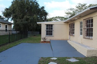 1531 NW 84th St in Miami, FL - Building Photo - Building Photo