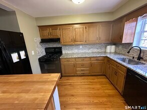 1693 Litchfield Turnpike in Woodbridge, CT - Building Photo - Building Photo