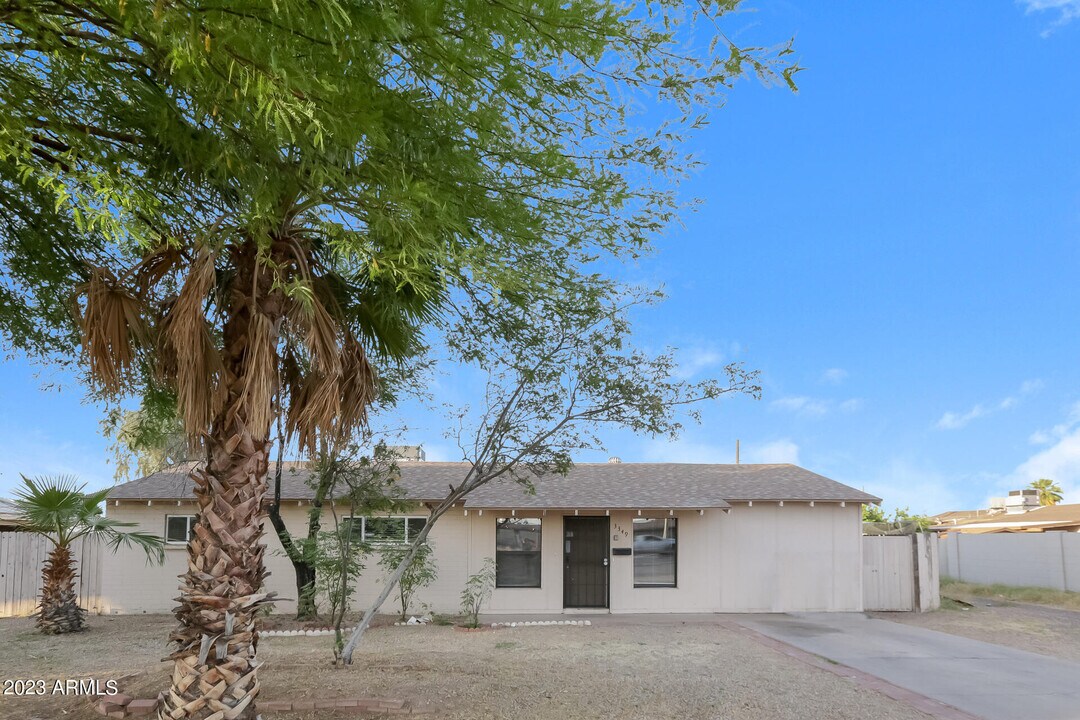 3349 W Thomas Rd in Phoenix, AZ - Building Photo