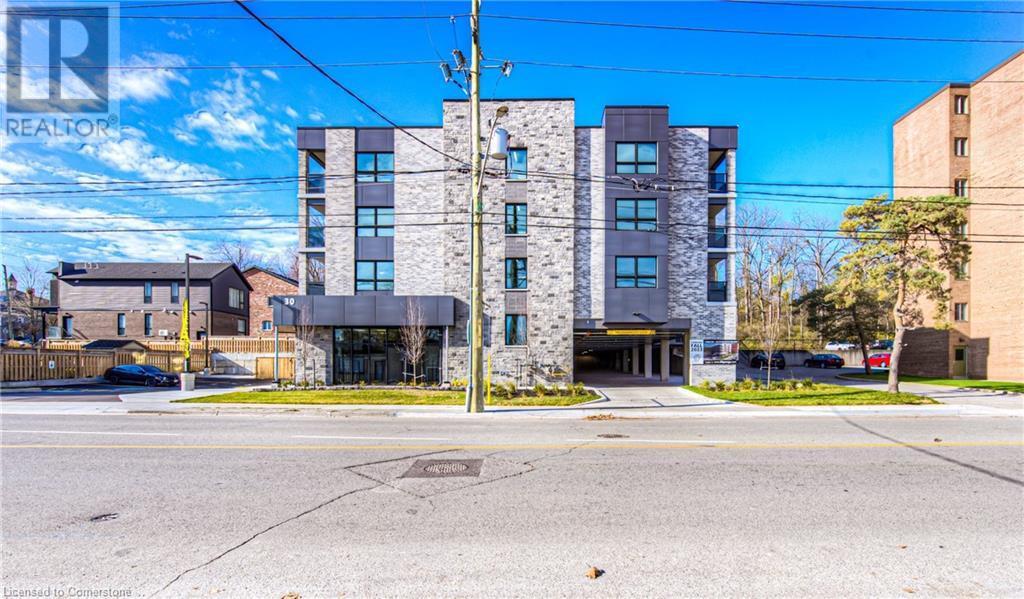 30 George St S in Cambridge, ON - Building Photo