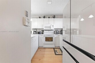 6235 SW Kendale Lakes Cir in Miami, FL - Foto de edificio - Building Photo