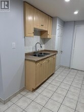 5645 Longford Dr in Mississauga, ON - Building Photo - Building Photo