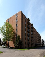 Sandcrest Apartments in Willoughby, OH - Foto de edificio - Building Photo