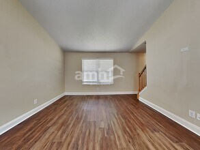 2843 Presidential Dr in Hebron, KY - Foto de edificio - Building Photo