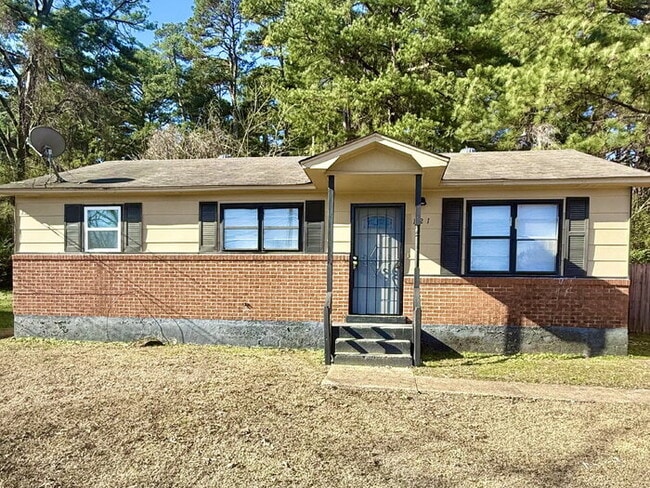 property at 121 Lockwood Dr