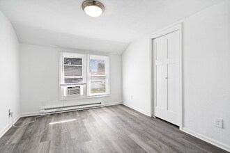 102 S West St in Alexandria, IN - Foto de edificio - Building Photo