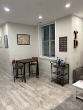 2556 University Pl NW, Unit 2 in Washington, DC - Foto de edificio - Building Photo