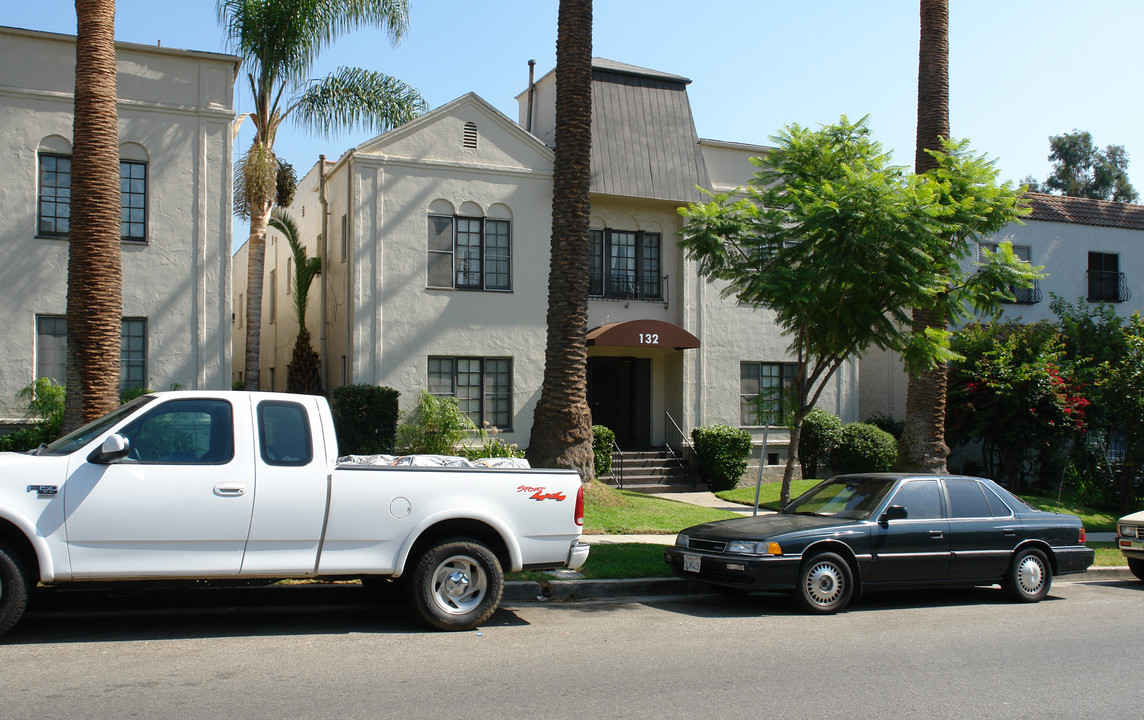 132 Carr Dr in Los Angeles, CA - Building Photo