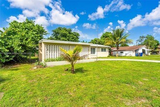 6431 Roosevelt St in Hollywood, FL - Foto de edificio - Building Photo