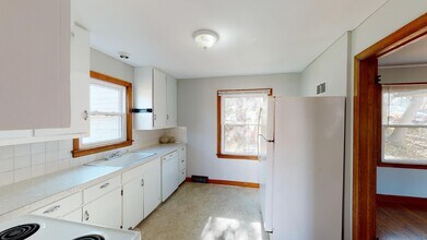 2140 Sunset Dr in Ames, IA - Building Photo - Building Photo