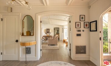 1614 N Fairfax Ave in Los Angeles, CA - Building Photo - Building Photo