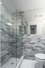 529 E 6th St, Unit 1A in New York, NY - Foto de edificio - Building Photo