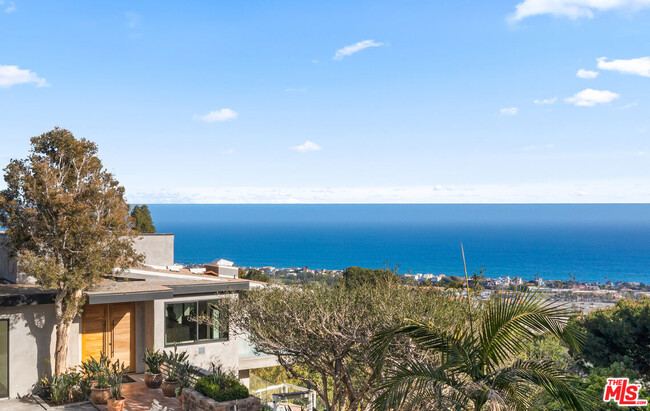 23812 Malibu Crest Dr in Malibu, CA - Building Photo - Building Photo