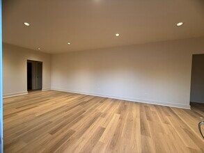 104 Kirkland St in Sanger, TX - Foto de edificio - Building Photo