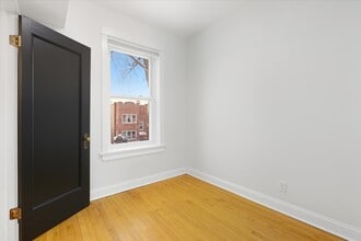 2441 N Avers Ave, Unit 2 in Chicago, IL - Building Photo - Building Photo