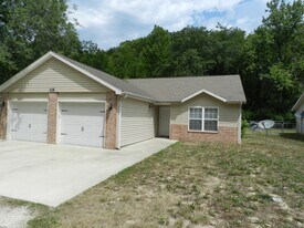 108 Booker Rd in Waynesville, MO - Building Photo